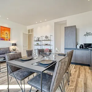 Appartement Superbe 3 Pièces Refait à Neuf Classé 4 étoiles Avec Ascenseur Et Balcon à Pied De La Et Du Palais Des Festivals, Cannes